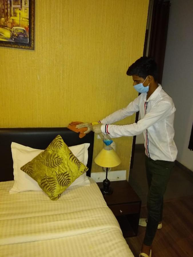 Airport Hotel Tashree Ню Делхи Екстериор снимка