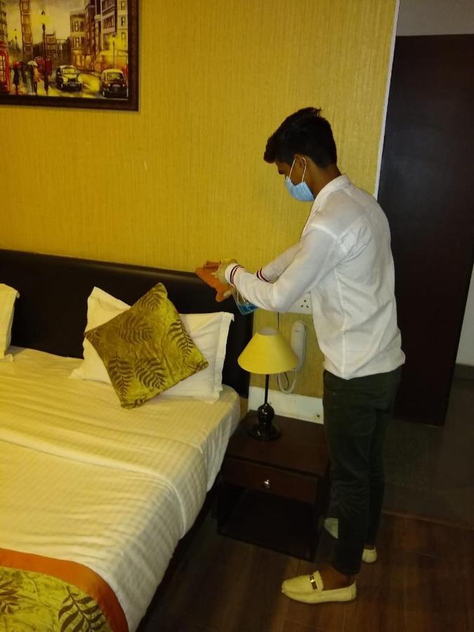 Airport Hotel Tashree Ню Делхи Екстериор снимка