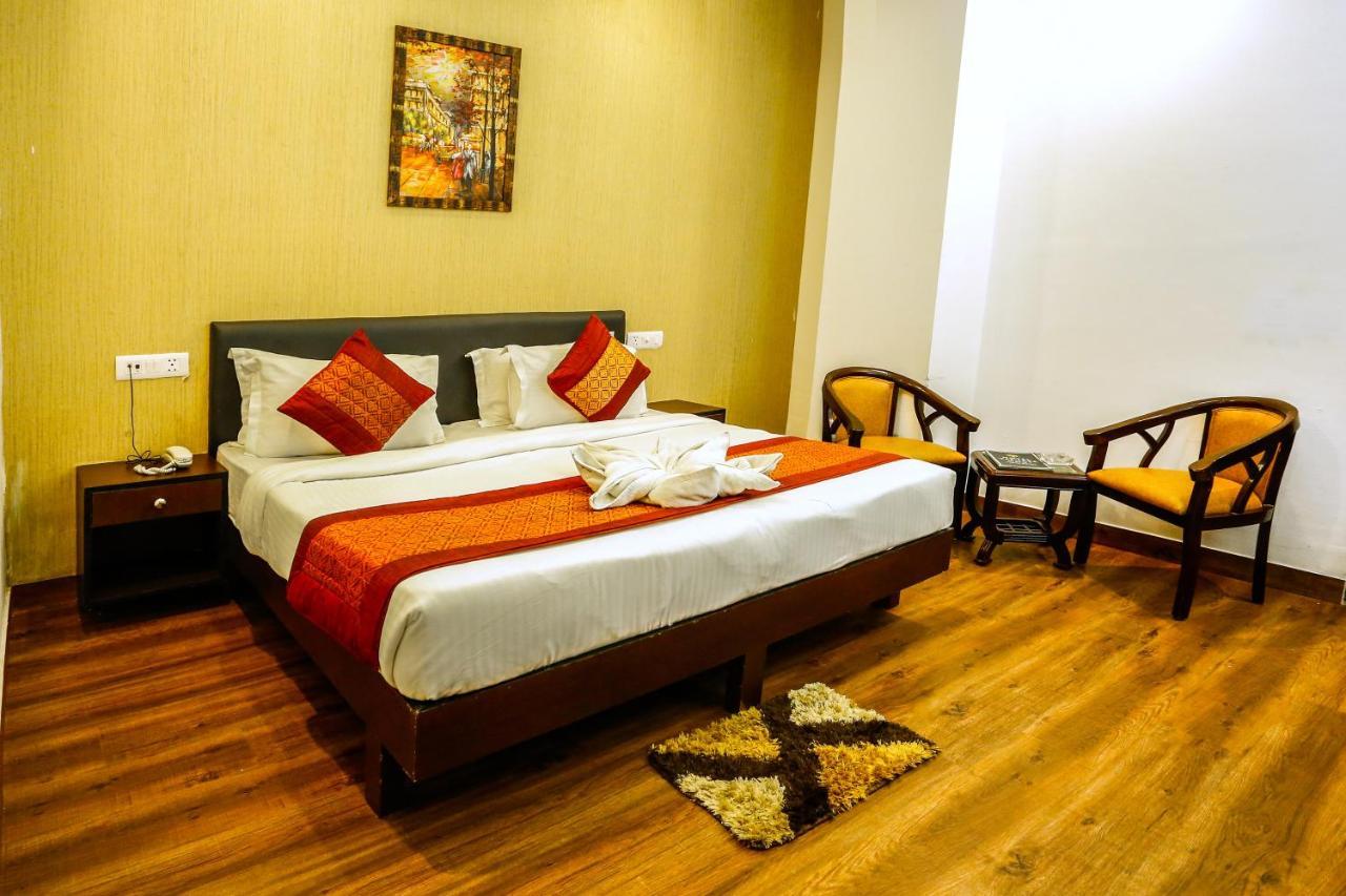 Airport Hotel Tashree Ню Делхи Екстериор снимка