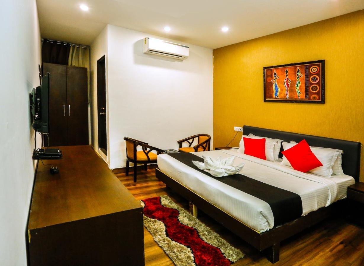 Airport Hotel Tashree Ню Делхи Екстериор снимка