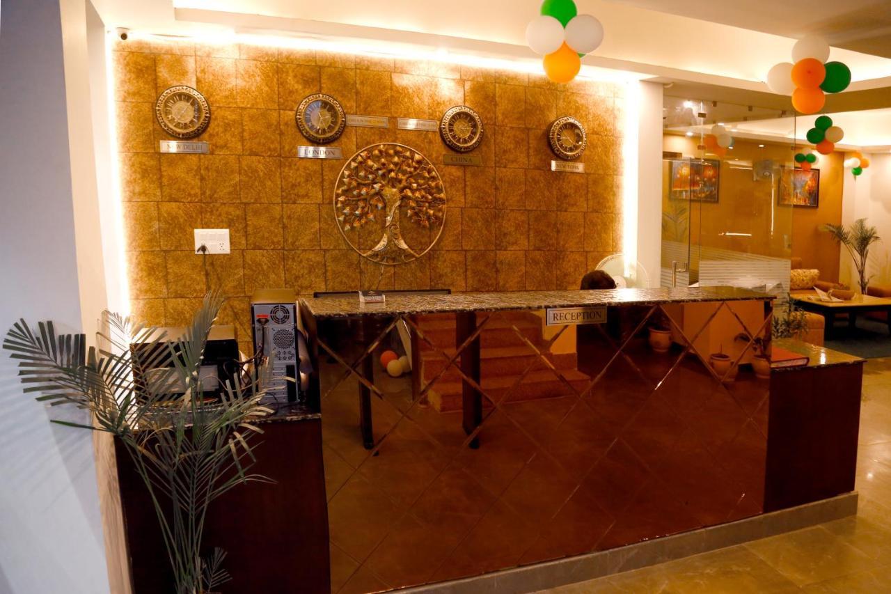 Airport Hotel Tashree Ню Делхи Екстериор снимка