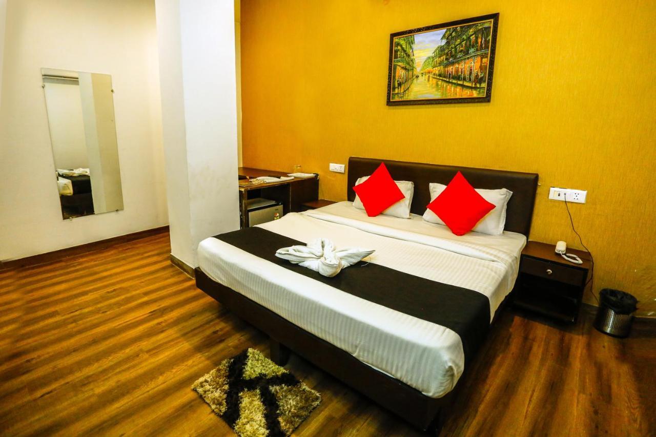 Airport Hotel Tashree Ню Делхи Екстериор снимка