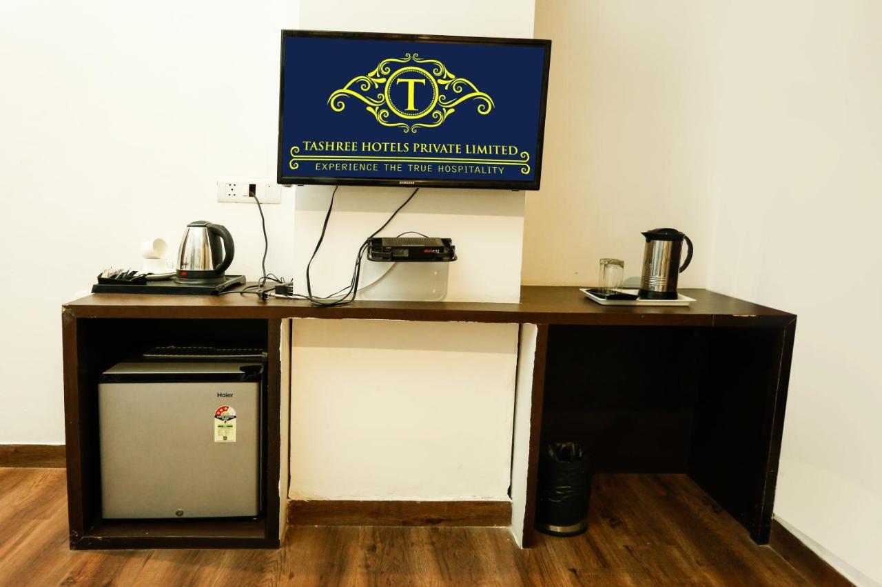 Airport Hotel Tashree Ню Делхи Екстериор снимка