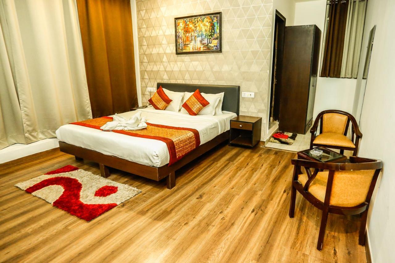 Airport Hotel Tashree Ню Делхи Екстериор снимка