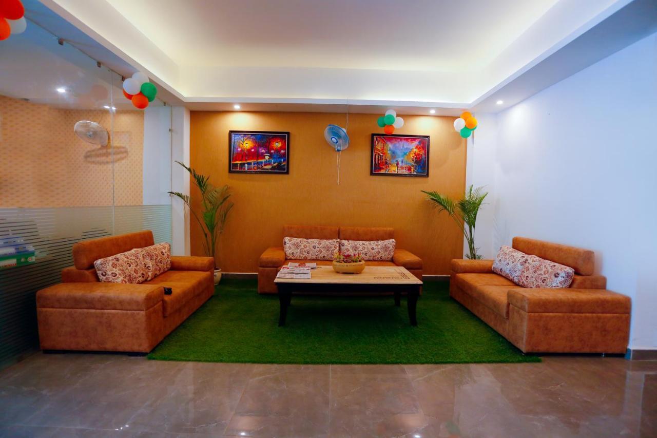 Airport Hotel Tashree Ню Делхи Екстериор снимка