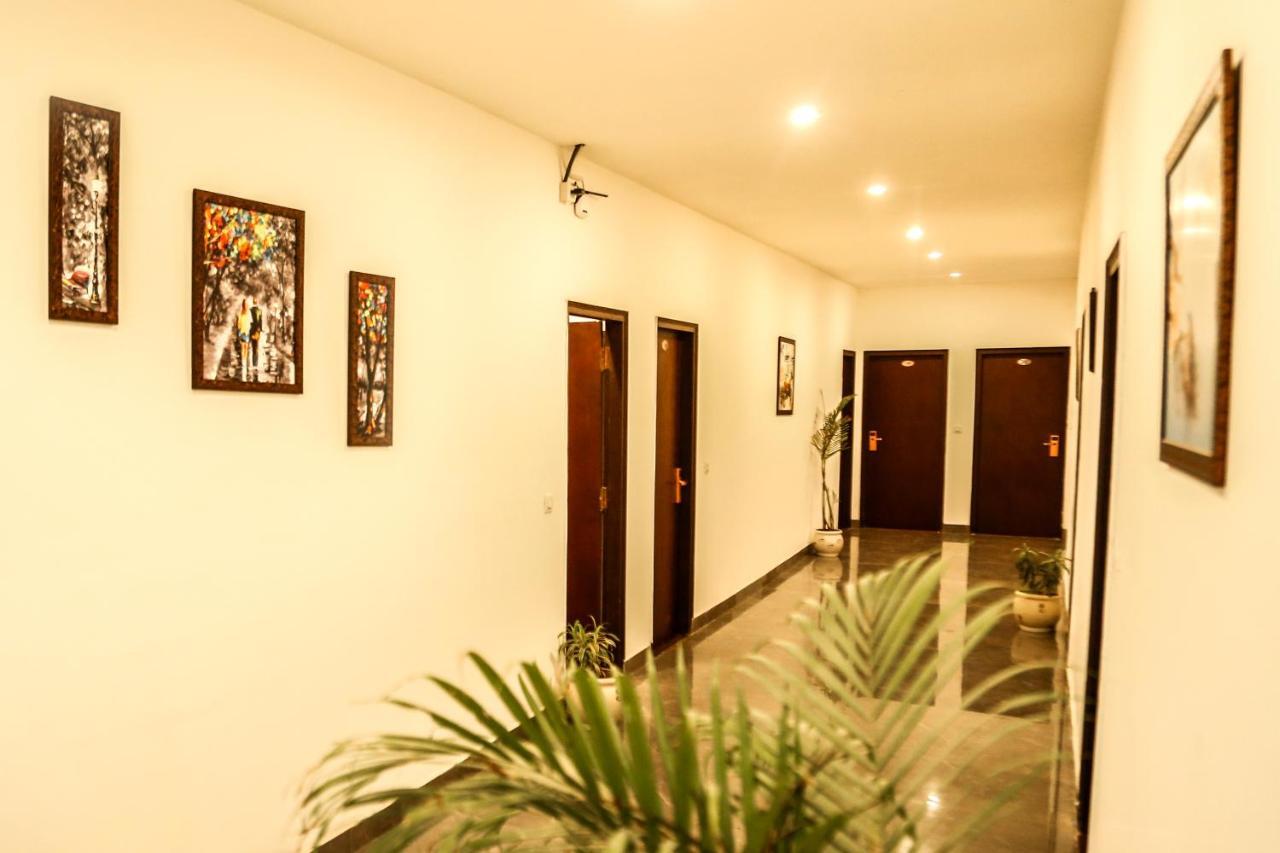 Airport Hotel Tashree Ню Делхи Екстериор снимка