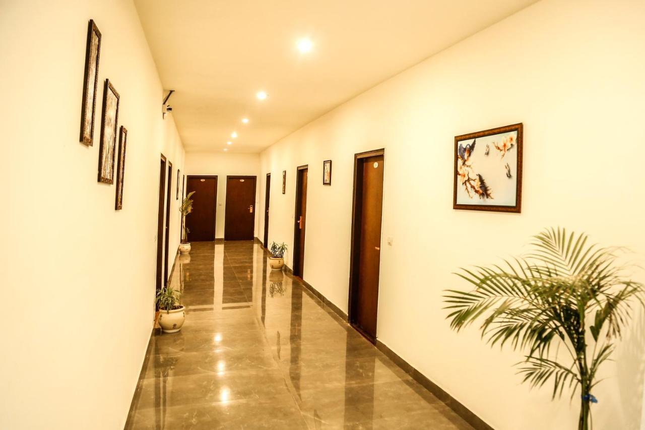 Airport Hotel Tashree Ню Делхи Екстериор снимка