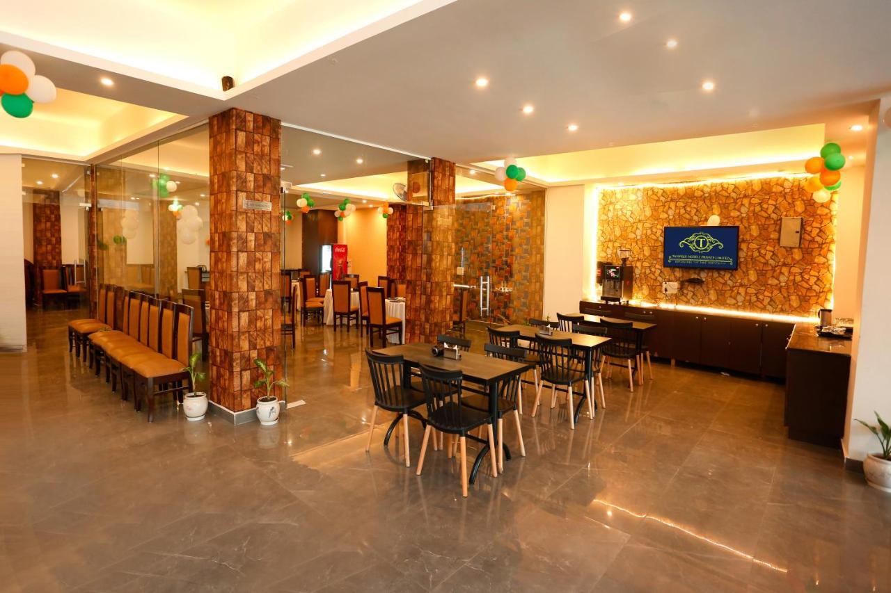Airport Hotel Tashree Ню Делхи Екстериор снимка